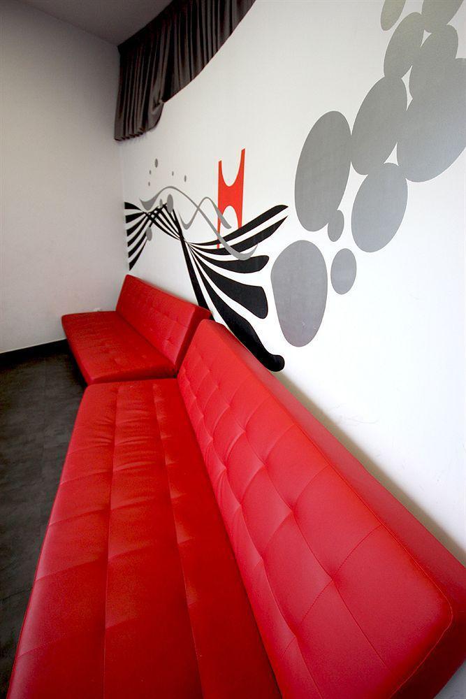 Botxo Gallery - Youth Hostel Bilbao Bagian luar foto